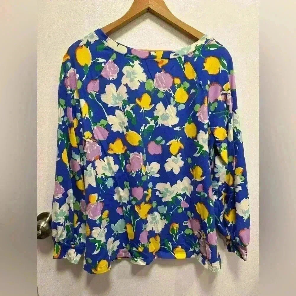 Isaac Mizrahi Live! Women’s floral print long sleeve shirt with boat-neck size M